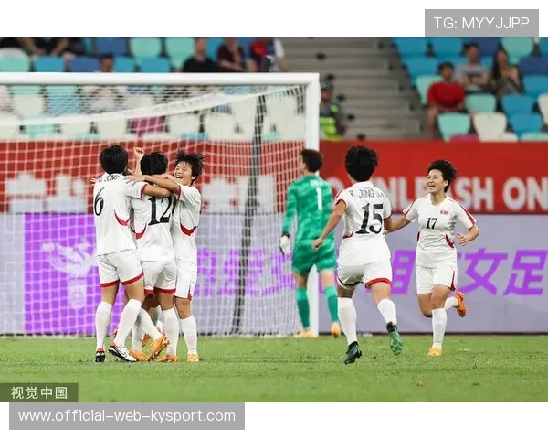 泽林斯基中圈断球后长驱直入,弧顶处抽射直挂死角 泽林斯基中圈断球后长驱直入,弧顶处抽射直挂死角